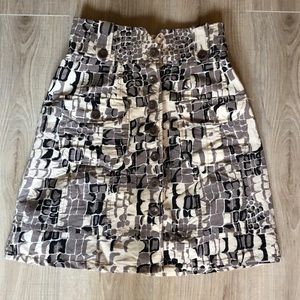 Front button skirt